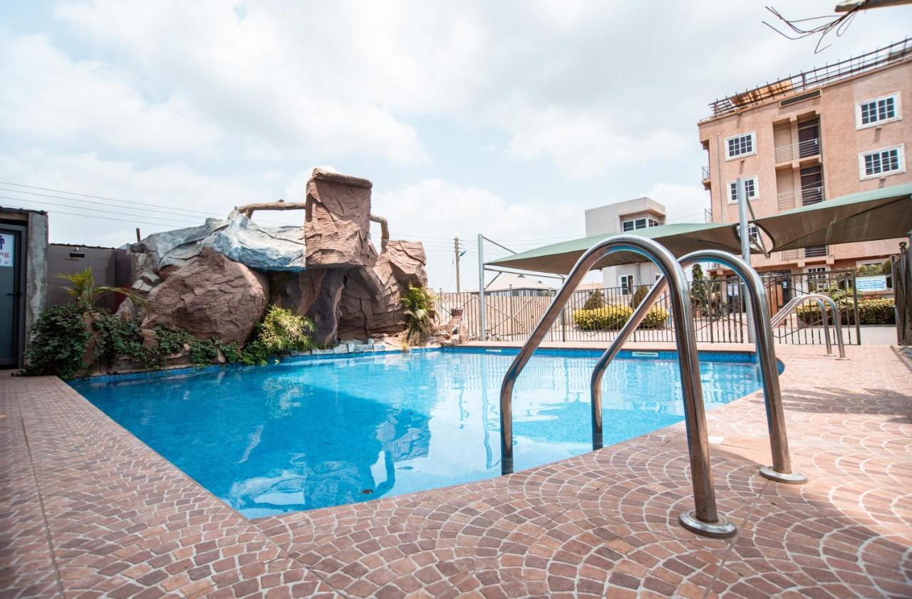 Plus 33 Hotel Nungua Eksteriør bilde