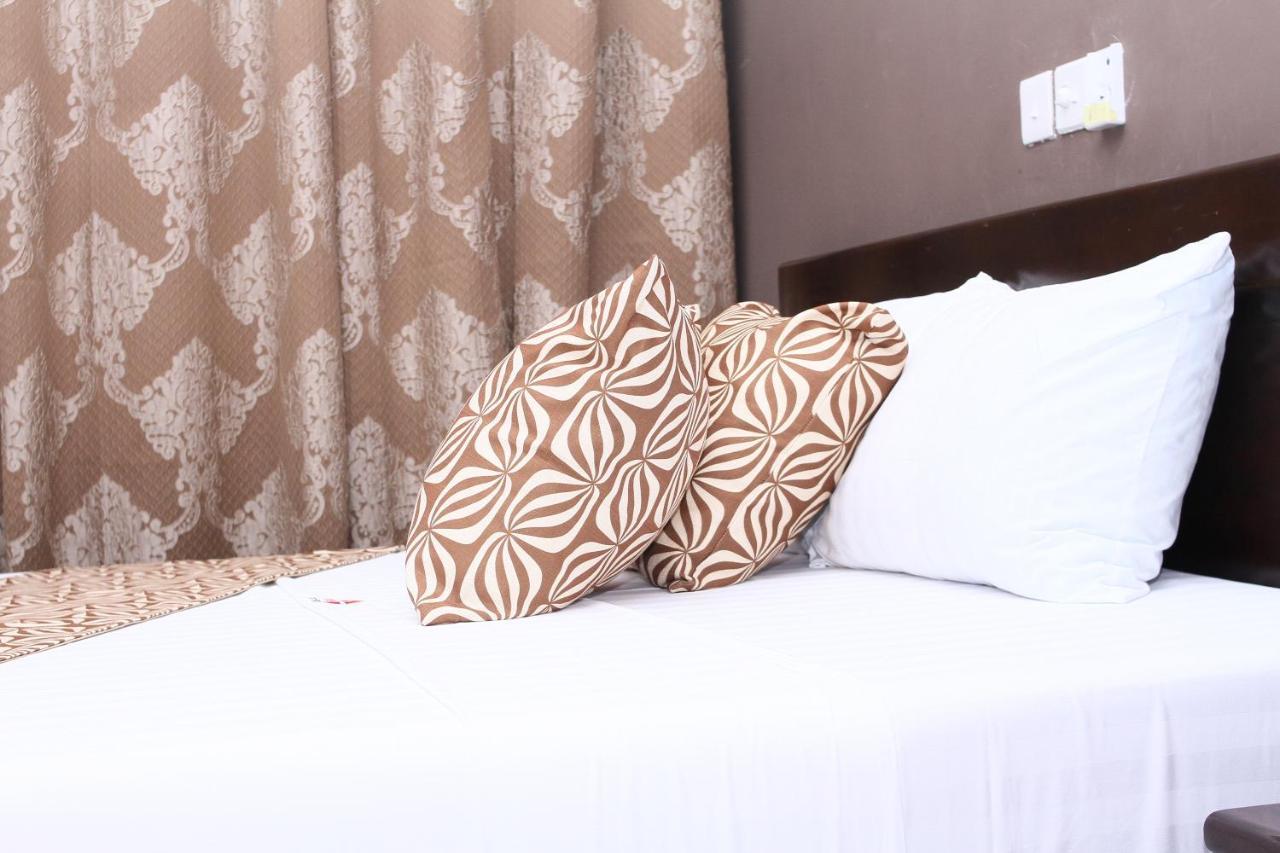 Plus 33 Hotel Nungua Eksteriør bilde